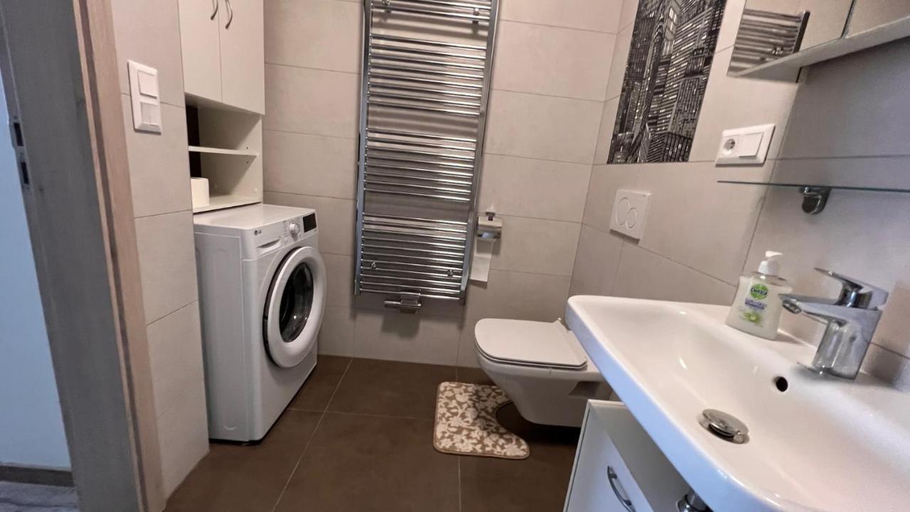 Air-Conditioned, 2 Room Apartment With Balcony, New Building Raca Bratislava Eksteriør billede