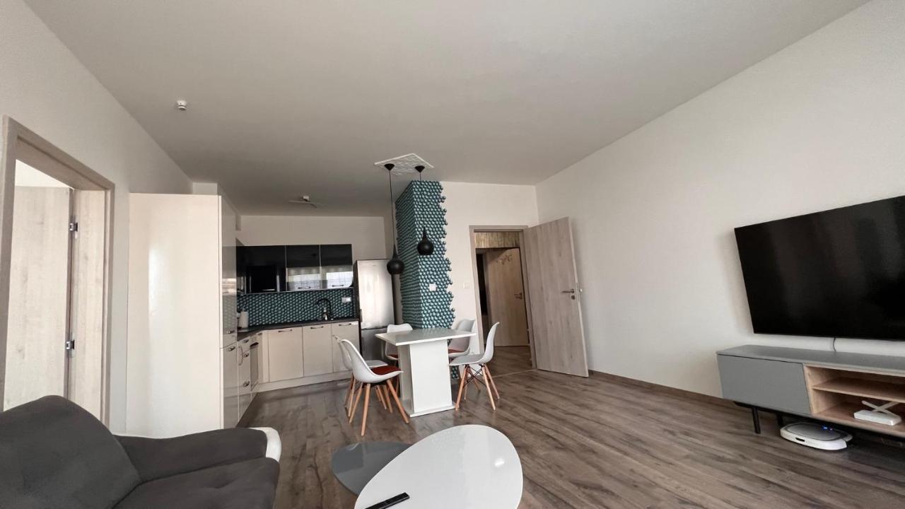 Air-Conditioned, 2 Room Apartment With Balcony, New Building Raca Bratislava Eksteriør billede