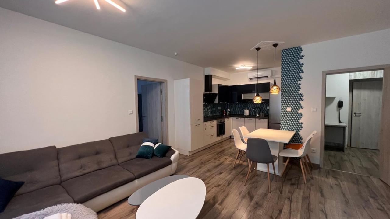 Air-Conditioned, 2 Room Apartment With Balcony, New Building Raca Bratislava Eksteriør billede